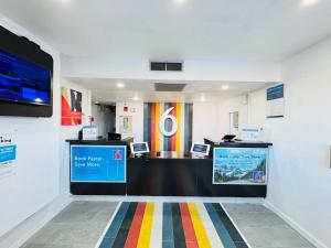 TV a/nebo společenská místnost v ubytování Motel 6-Casper, WY