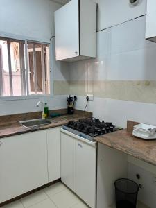 Kuchyň nebo kuchyňský kout v ubytování Shortlet Apartment Lekki, Lagos