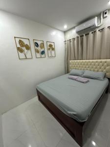 Giường trong phòng chung tại Scarlett Rae Private Pool Villa 2