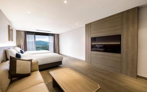 Postel nebo postele na pokoji v ubytování Kensington Resort Gyeongju