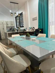 Nhà bếp/bếp nhỏ tại Aqua Bliss!