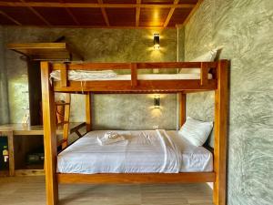 Postel nebo postele na pokoji v ubytování Koh Tao Relax Freedom Beach Resort