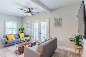 Μια τηλεόραση ή/και κέντρο ψυχαγωγίας στο Downtown Oasis Hot-tub & Games,5 Min To Riverwalk