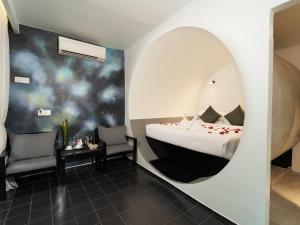 Ένα ή περισσότερα κρεβάτια σε δωμάτιο στο Tunnel Urban Retreat +84 φωτογραφίες