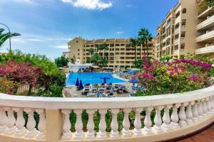 Imagen de la galería de Castle Harbour Duplex With Pool View C115, en Los Cristianos