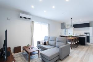 Mova Villa Ozu的厨房或小厨房