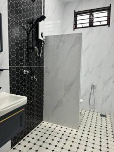 Ένα μπάνιο στο Luxury Spacious Home - RJ Prima 3 d'Ibai