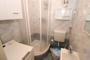 Ένα μπάνιο στο Studio Apartman MC