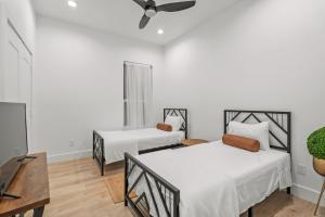 Ένα ή περισσότερα κρεβάτια σε δωμάτιο στο Southern Luxury Home