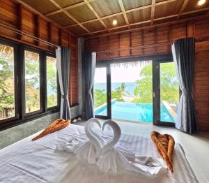 Bazén v ubytování Koh Tao Relax Freedom Beach Resort nebo v jeho okolí
