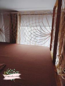 Postel nebo postele na pokoji v ubytování El Nissi Staycation, THE COLOR CABIN, Enchanted Kingdom