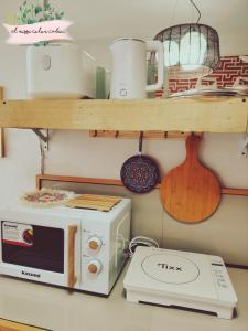 Kuchyň nebo kuchyňský kout v ubytování El Nissi Staycation, THE COLOR CABIN, Enchanted Kingdom