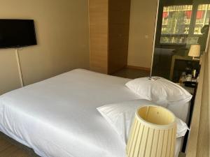 Llit o llits en una habitació de Starling Hôtel Résidence Genève