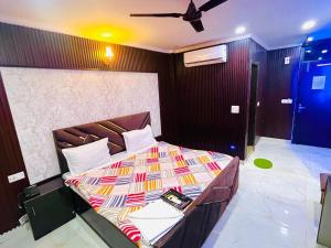 Postel nebo postele na pokoji v ubytování Hotel Nizamuddin Fab