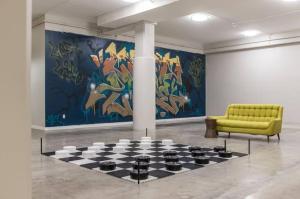 Posezení v ubytování Large 1 Bed Apt In The Heart Of Downtown