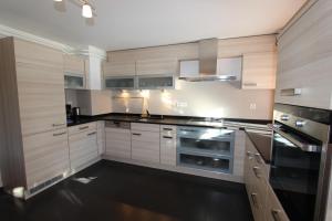 Kuchyň nebo kuchyňský kout v ubytování Chalet Les Arolles