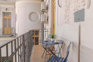 a balcony with a blue table and chairs at Olimpia Residence in Oradea