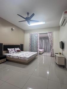 a bedroom with a bed and a ceiling fan at 班台民宿 185 in Pantai Remis +15 photos