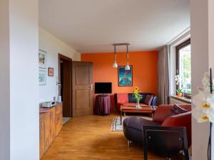 TV a/nebo společenská místnost v ubytování Holiday Home Attersee near Hiking Trails