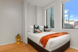 Postel nebo postele na pokoji v ubytování Victoria Street Apartments by Urban Rest