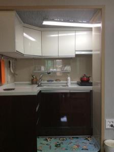 Dapur atau dapur kecil di Shinyang Beach Pension +75 gambar