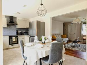 Kuchyň nebo kuchyňský kout v ubytování Glasgow Green Modern Stay