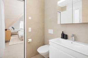 A bathroom at STAYY Flagship Limmattal - contactless check-in