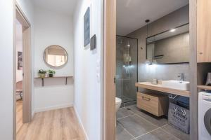 Kuchyň nebo kuchyňský kout v ubytování Modern Apartment + 29 fotografií