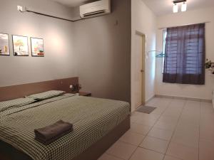 a bedroom with a bed and a bathroom with a window at Maison Inn-JB Tebrau Staycation City Walk Within 8 mins to Ikea Toppen & AEON Mall in Johor Bahru