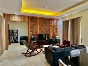 a living room with a couch and a chair at VEI Haus - 4BR Pet Friendly Villa in Vimalla Hills in Gadok 1
