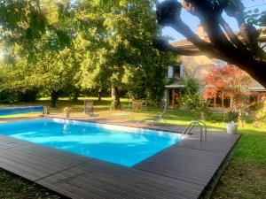 Bazén v ubytování Vercors en Vert , chambres d'hôtes de charme nebo v jeho okolí