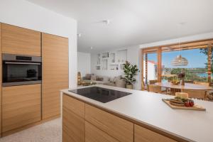 Villa 4 with Pool Soline, Krk, 280 m from beach, by 4Villas的厨房或小厨房