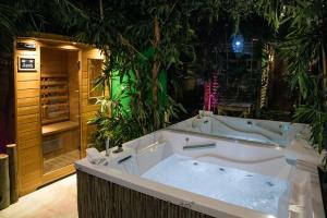 A bathroom at Hotel Carosello