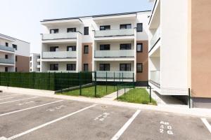 an empty parking lot in front of an apartment building at Green Blooming Studio in Baia Mare