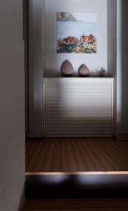 a blind in a room with a painting on the wall at B&B Fermata 106 da Carolina in Siculiana Marina