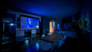 TV a/nebo společenská místnost v ubytování Beachside base KURUWA