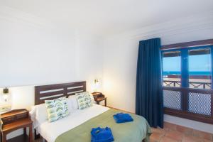 Postel nebo postele na pokoji v ubytování Blancazul Cala Azul