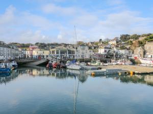 a marina with boats in the water and houses at Cornish Holiday at Atlantic Bays in Saint Merryn