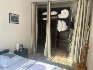 a bedroom with a bed and a closet with towels at Ty Bihan in Quiberon