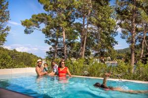 Bazén v ubytování Valamar Amicor Resort nebo v jeho okolí