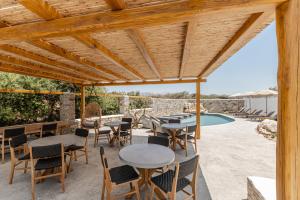 Sea & Olives Suites Hotel and Villas内部或周边的泳池