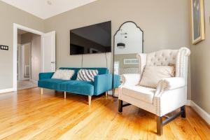 Χώρος καθιστικού στο WANDERLUST villa near GALLERIA MALL