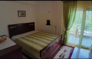 Postel nebo postele na pokoji v ubytování Hrisi hotel