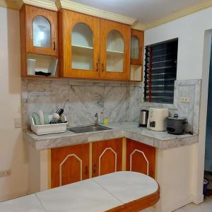 Η κουζίνα ή μικρή κουζίνα στο TST Transient Home - WiFi Access, Kitchenette, Private Bathroom