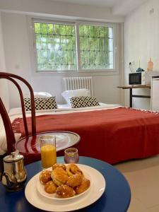 Gallery image of Small studette in aparthotel in Saint-Maur-des-Fossés