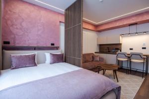 En eller flere senge i et værelse på Bel Air Apartments