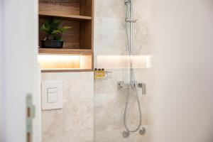 Et badeværelse på Bel Air Apartments + 108 billeder