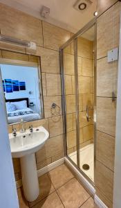 Ένα μπάνιο στο Charnwood Regency Guest House