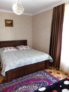 Postel nebo postele na pokoji v ubytování Tskaltubo Guesthouse Oda
