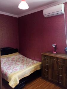 Postel nebo postele na pokoji v ubytování Tskaltubo Guesthouse Oda